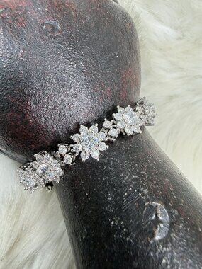 Silver Tone Clear Rhinestone Flower Link Chain Bracelet Cocktail Fashion 6.5"